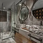 New Luxury 4-bedroom With Private Pool & Access - Barney's Ny Villa *
