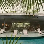 New Luxury 4-Bedroom Villa With Private Pool & Spa Access - Barney\'S Ny
