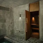New Luxury 4-bedroom With Private Pool & Access - Barney's Ny *