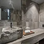 New Luxury 4-bedroom With Private Pool & Access - Barney's Ny Villa *