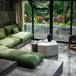 New Luxury 4-bedroom With Private Pool & Access - Barney's Ny *