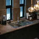 New Luxury 4-bedroom With Private Pool & Access - Barney's Ny Villa *