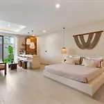 Boho With Swim-up Pool - La Veleta Apartamento