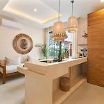 Boho With Swim-up Pool - La Veleta Apartamento *