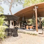 Siwa Jungle-luxury 2br Retreat With Private Roofto Apartamento