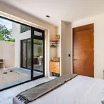 5-bedroom Private House With Pool In