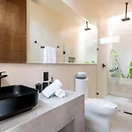 5-bedroom Private House With Pool In Villa *