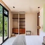 5-bedroom Private House With Pool In *