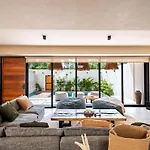 Villa 5-bedroom Private House With Pool In *