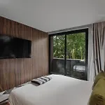 New Luxury 4-bedroom With Private Pool & Access - Barney's Ny *