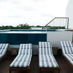 Sky Pool Suite - 4 Guests - Near The Beach