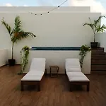 Sky Pool Suite - 4 Guests - Near The Beach