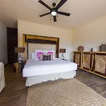 Las Ranitas Eco Boutique Hotel