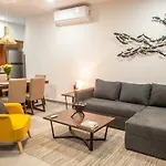 Serene modern condo, 2 BD&snorkel&200 MB WIFI
