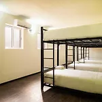 Colorbox Beds And Hostel *