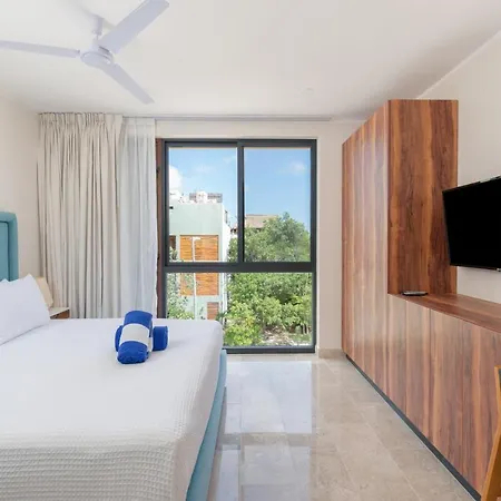 Apartment Comfy With Rooftop Pool, Near Restaurants + Concierge