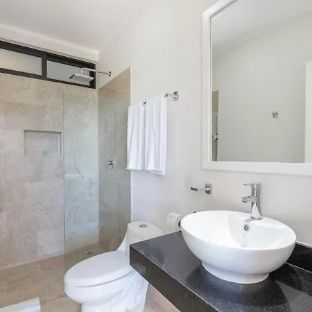 Comfy With Rooftop Pool, Near Restaurants + Concierge *