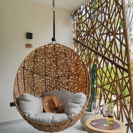 Jade Hotel