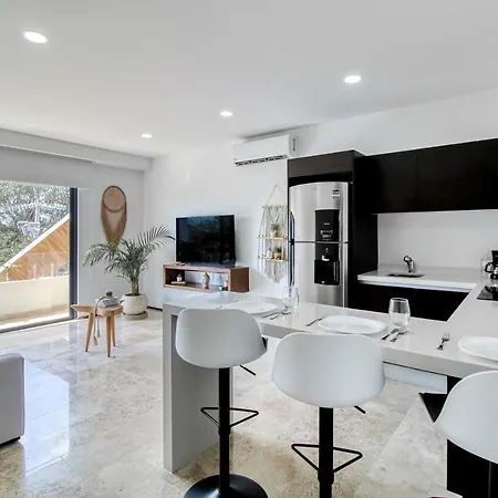 Menesse 204b, Picture Perfect Paradise
