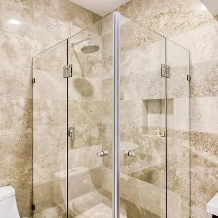 Apartment Menesse 204b, Picture Perfect Paradise *