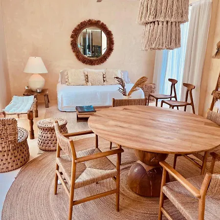 Super Boho Style Private Pool, Terrace & Hammock Hi-speed Wi-fi *