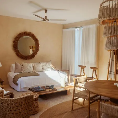 Super Boho Style Private Pool, Terrace & Hammock Hi-speed Wi-fi Apartment *
