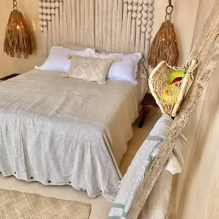 Super Boho Style Private Pool, Terrace & Hammock Hi-speed Wi-fi Apartment