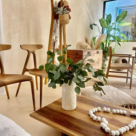Super Boho Style Private Pool, Terrace & Hammock Hi-speed Wi-fi Apartment