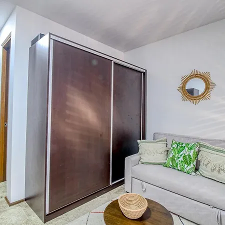 Hotel Menesse #003 *