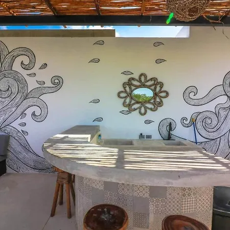 Spectacular Jungle In The Jungle Rooftop Pool Gym Bbq Apartment