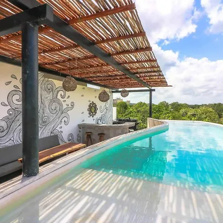 Spectacular Jungle In The Jungle Rooftop Pool Gym Bbq Apartment *