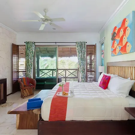 Beachfront Fully Staffed In Luxury Soliman Bay *