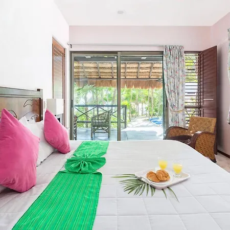 Villa Beachfront Fully Staffed In Luxury Soliman Bay *