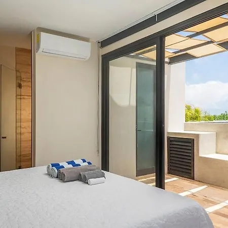Rooftop W/private Pool. Close To Beach/town. 60mb Apartment *
