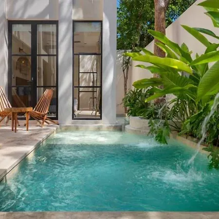 Jackpot Villa.4 Br-2 Private Pools.near Beach/town