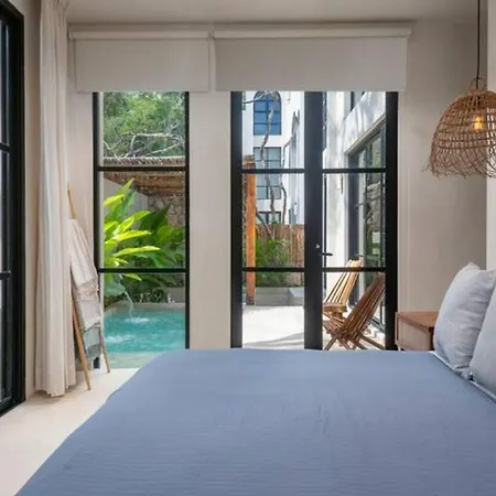 Jackpot Villa.4 Br-2 Private Pools.near Beach/town Apartment