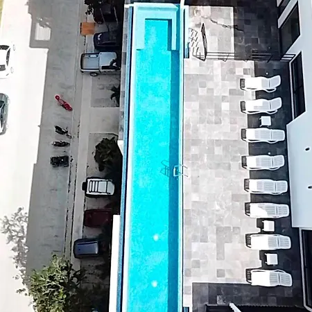 Roof Pool Gym And King Bed In Zama Katia *