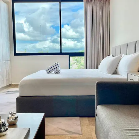 Apartment Roof Pool Gym And King Bed In Zama Katia