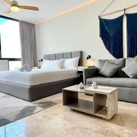 Apartment Roof Pool Gym And King Bed In Zama Katia *