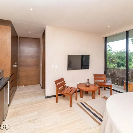 Ophelia Hotel *