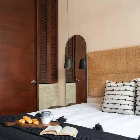 Apartment Ph With Rooftop 2br *