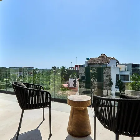 Tropical Studio In The Heart Of With Private Balcony, Outdoor Seating, Kid's Club & Pool Apartment *