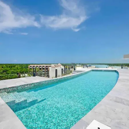 Luxe Studio In With Panoramic Views, Four Pools & Gym *