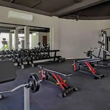 Luxe Studio In With Panoramic Views, Four Pools & Gym
