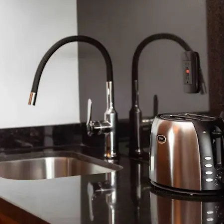 Apartment Luxe Studio In With Panoramic Views, Four Pools & Gym