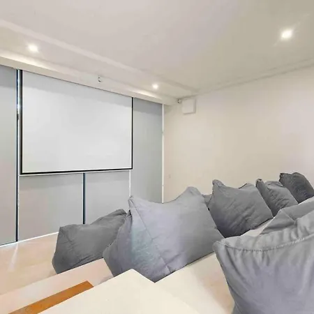Casa Ohana~3br W/ Private Pool & Rooftop Jacuzzi, Wifi, Gym, & 5 Km To Villa *