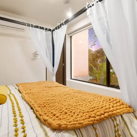 Villa Casa Ohana~3br W/ Private Pool & Rooftop Jacuzzi, Wifi, Gym, & 5 Km To