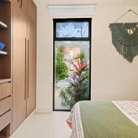 Casa Ohana~3br W/ Private Pool & Rooftop Jacuzzi, Wifi, Gym, & 5 Km To