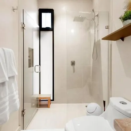 Casa Ohana~3br W/ Private Pool & Rooftop Jacuzzi, Wifi, Gym, & 5 Km To Tulum