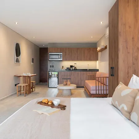 Jade Hotel